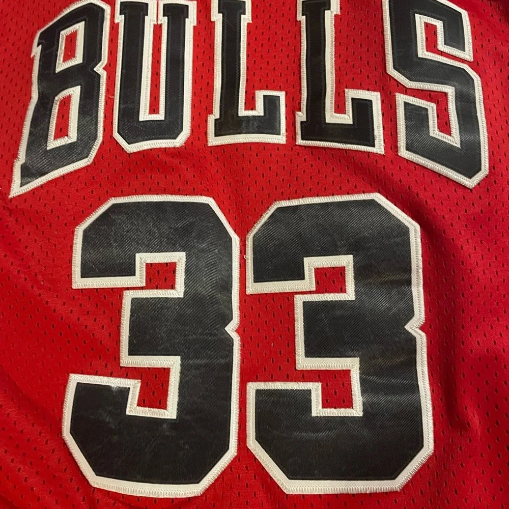 Jordan and Pippen XL jerseys - Picture 2 of 6